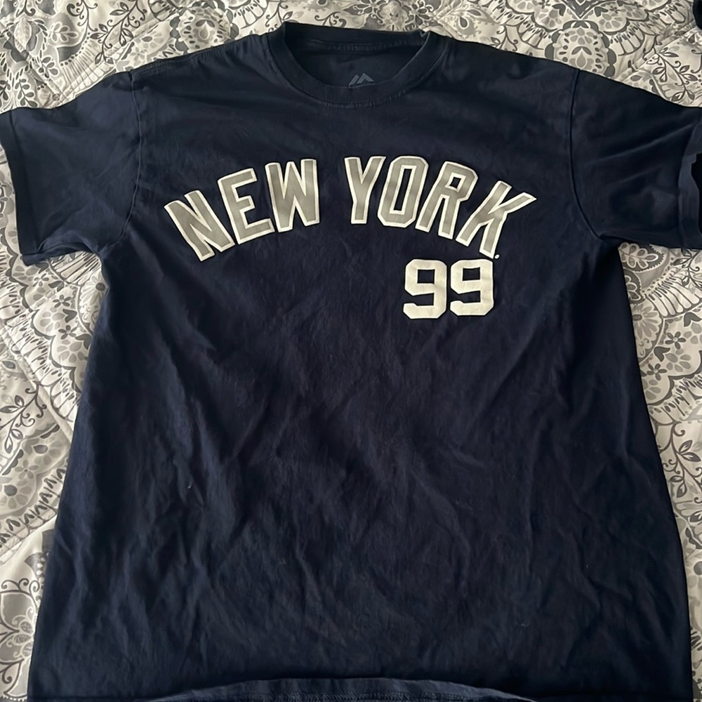 Men’s size M Judge tshirt